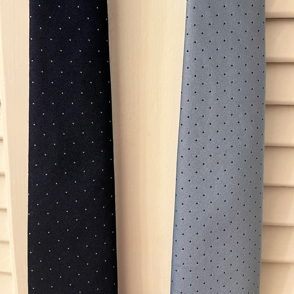 Pair of Oscar de la Renta ties - Picture 4 of 5